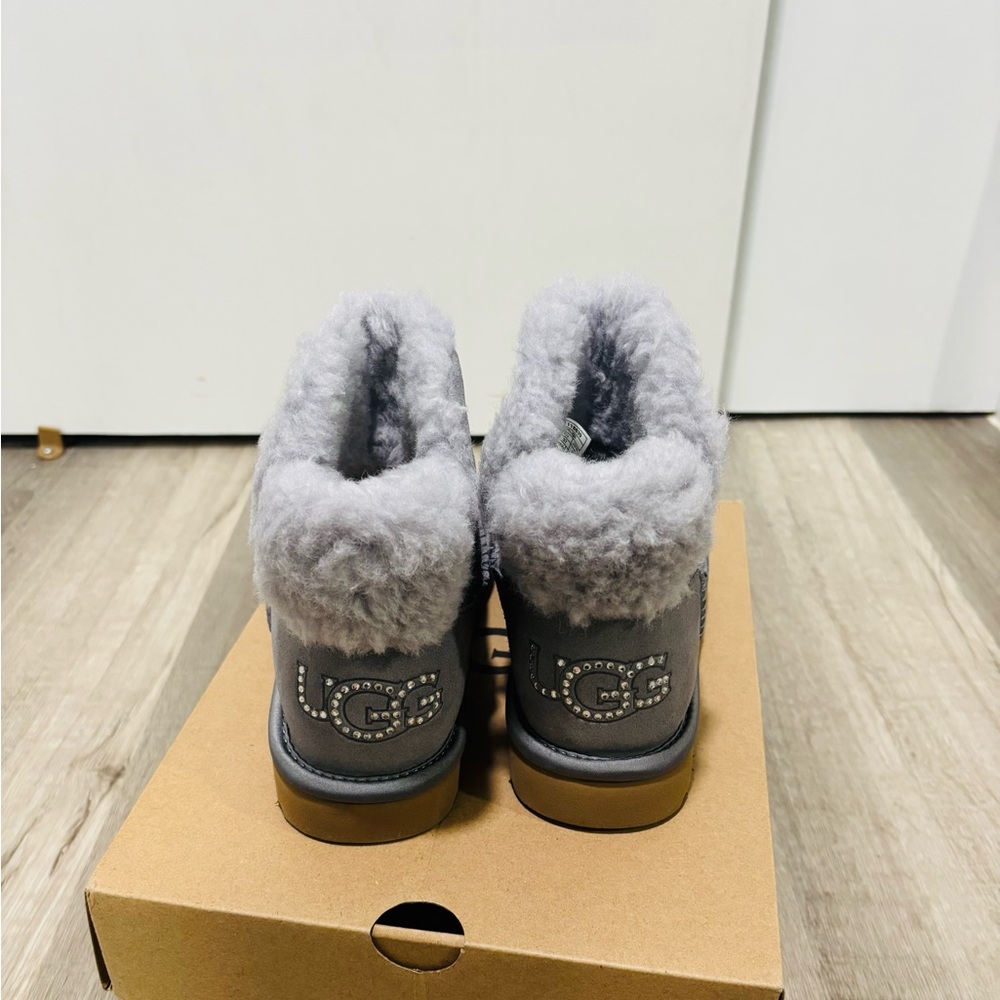 Grey Ugg boots - Picture 2 of 5
